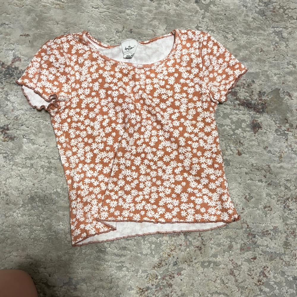 Awesome orange crop top with white daisies